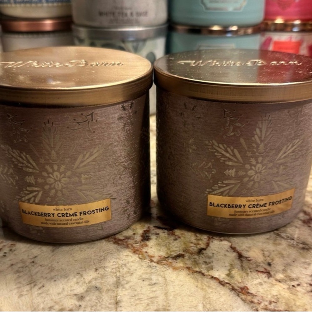 (ONE) B&BW/White Barn candle- 1x BLACKBERRY CRE’ME FROSTING 3 wick candle NEW!!!